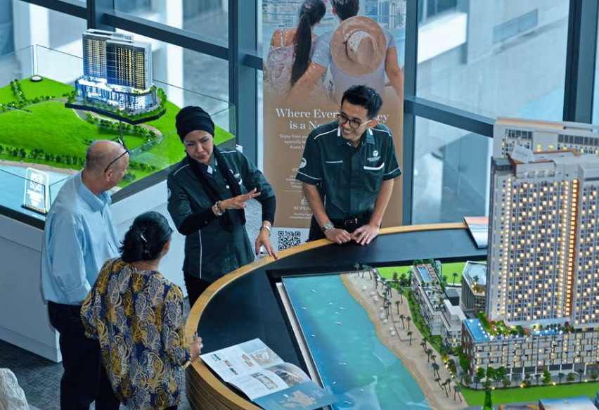 Guests around a development model