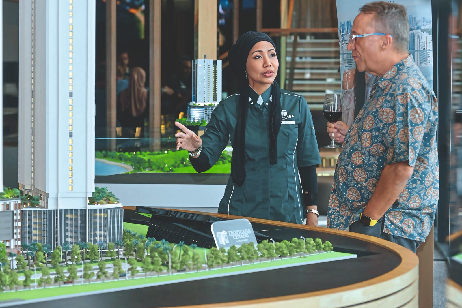 A Tropicana Cenang consultant with a guest at the scale model, at a TEG preview